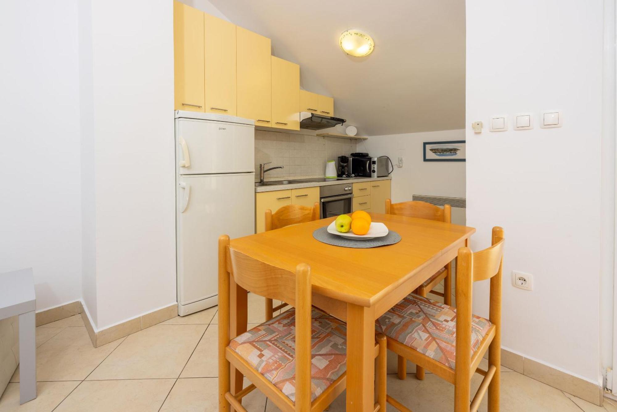 Apartments Petak Dramalj Ngoại thất bức ảnh